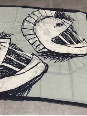 Authentic Burberry scarf Pallas Helmet